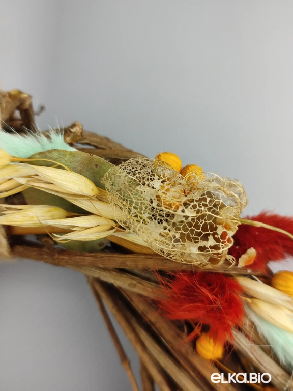 Венок из красных цветов Б39-B100