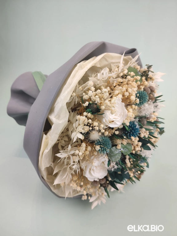 Букет из сухоцветов и стабилизированных роз А192-B115