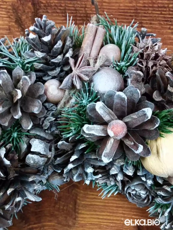 Венок декоративный из шишек сосны и ели Рождественский Т4-В17 Венок декоративный из шишек сосны и ели Рождественский Т4-В17