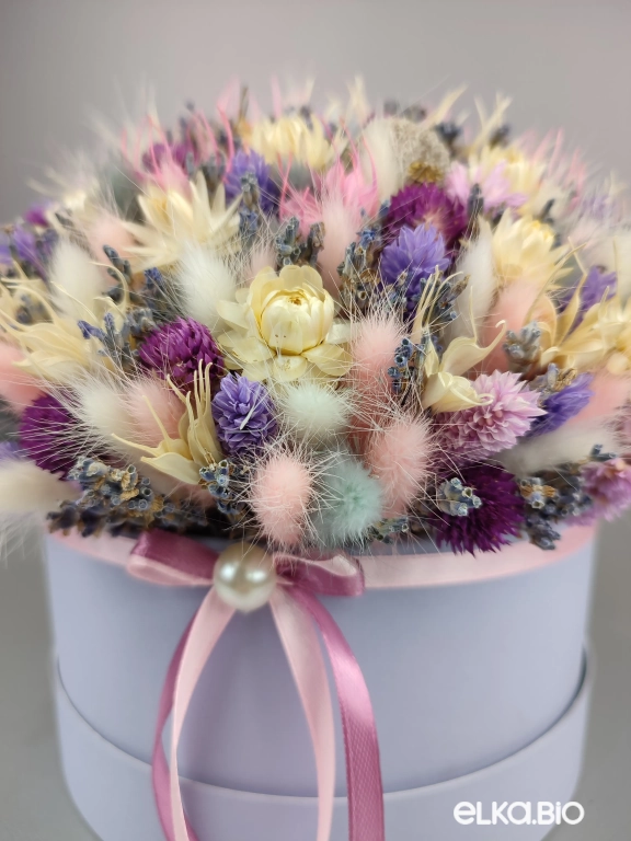 Шляпная коробка с лагурусом, гелихризумом и лавандой Т221-B111