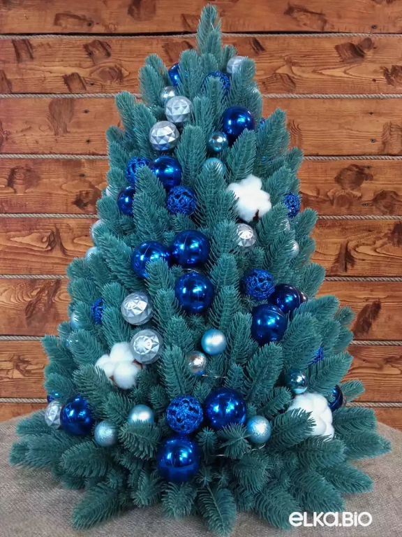 Настольная новогодняя елка из хвои и шаров Холодный сапфир Ю34-В83