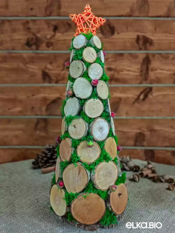 Настольная декоративная елка из спилов и мха Яркая звезда П8-B11