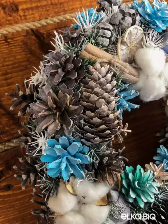 Венок декоративный из шишек Нежность Т39-В7