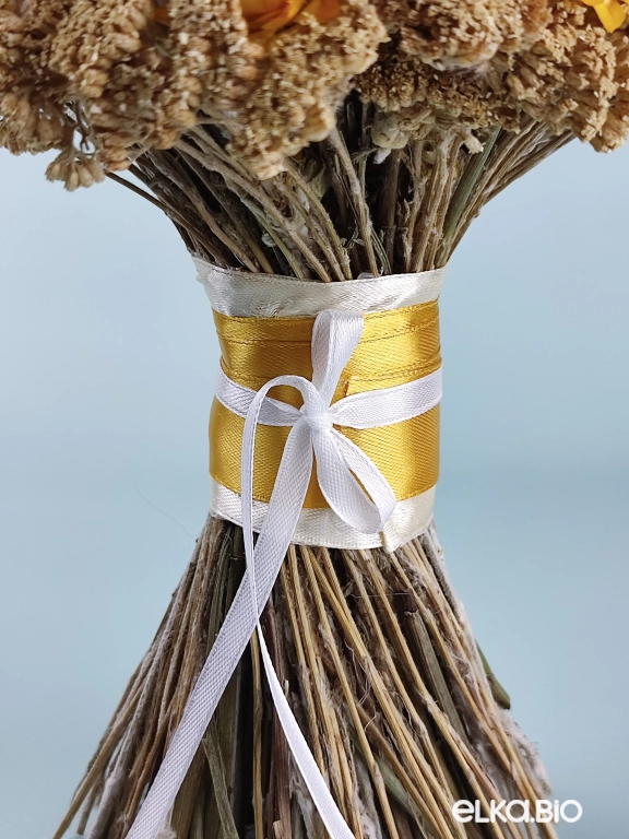 Маленький букет из гелихризума и тысячелистника Т153-B103