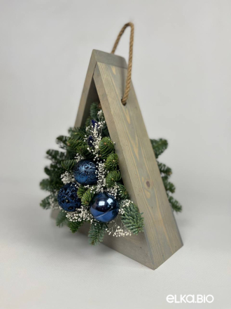 Композиция в треугольном ящике из Нобилиса К6 Композиция в треугольном ящике из Нобилиса К6