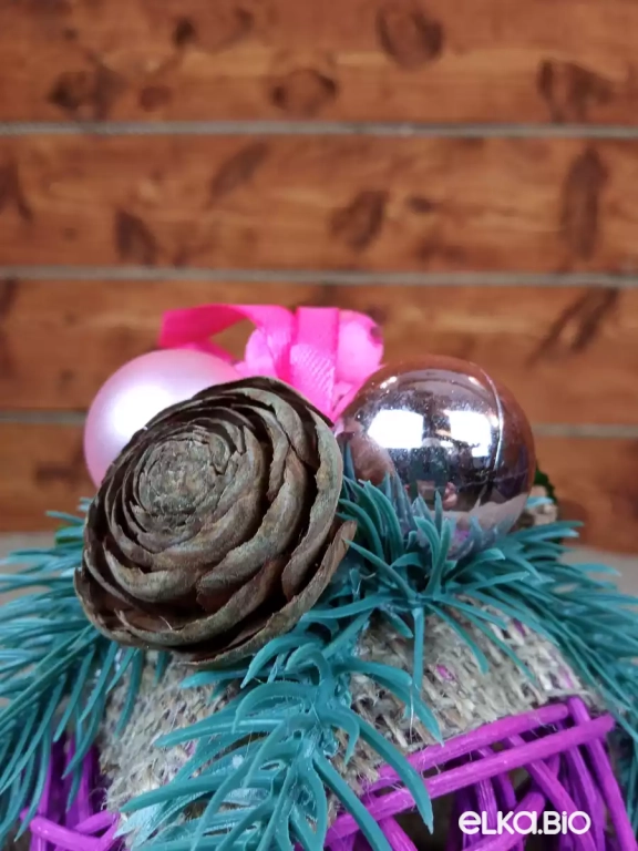 Декоративный шар из ротанга Ливанский кедр с ягодами (фиолетовый) Б8-В55