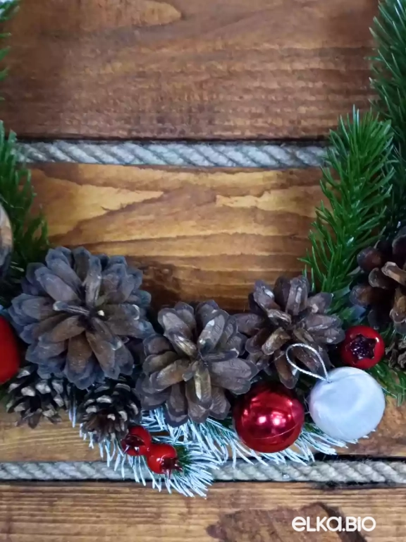 Венок декоративный из лозы Зимний мотив А5-В18 Венок декоративный из лозы Зимний мотив А5-В18