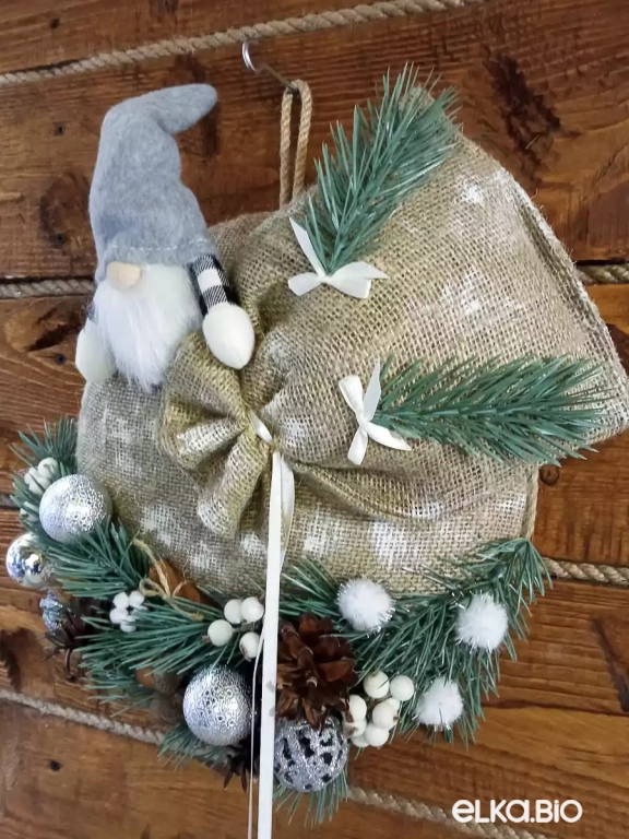 Подвесная композиция из мешковины и декора Заснеженная зима П82-В71