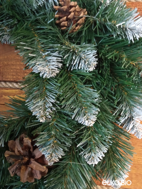 Новогодний венок Пихта с шишками на каркасе 50 см-В528