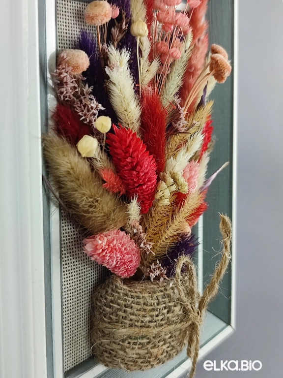 Панно из красных цветов Т124-B101 с камышом и лагурусом Панно из красных цветов Т124-B101 с камышом и лагурусом