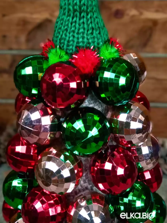 Настольная декоративная елка из шаров Диско елка П33-В11