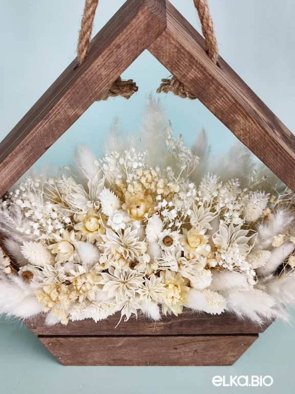 Подвесная композиция из белых сухоцветов в ящике А156-B107 Подвесная композиция из белых сухоцветов в ящике А156-B107