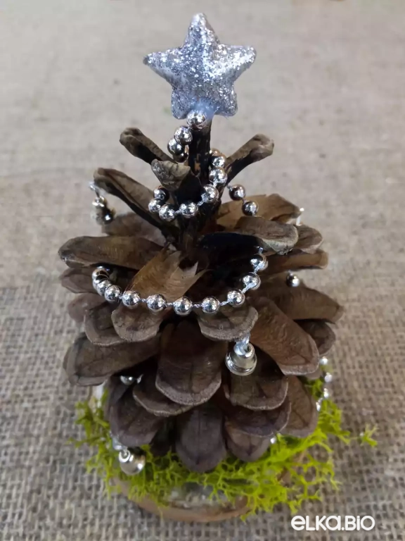 Настольная елочка из шишки и мха Мини-елка А73-В53