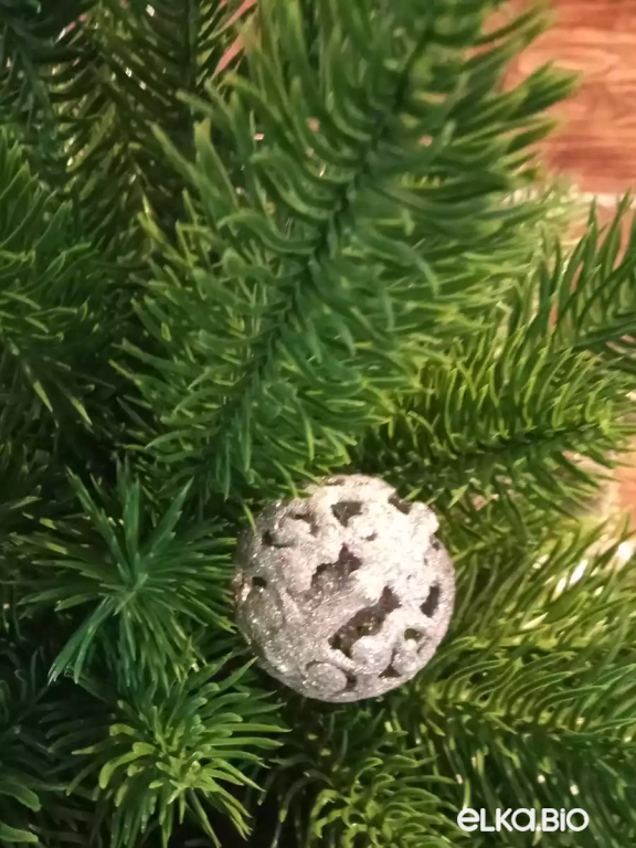 Настольная декоративная елка из хвои с шарами Загадка морозной зимы Ю12-В27