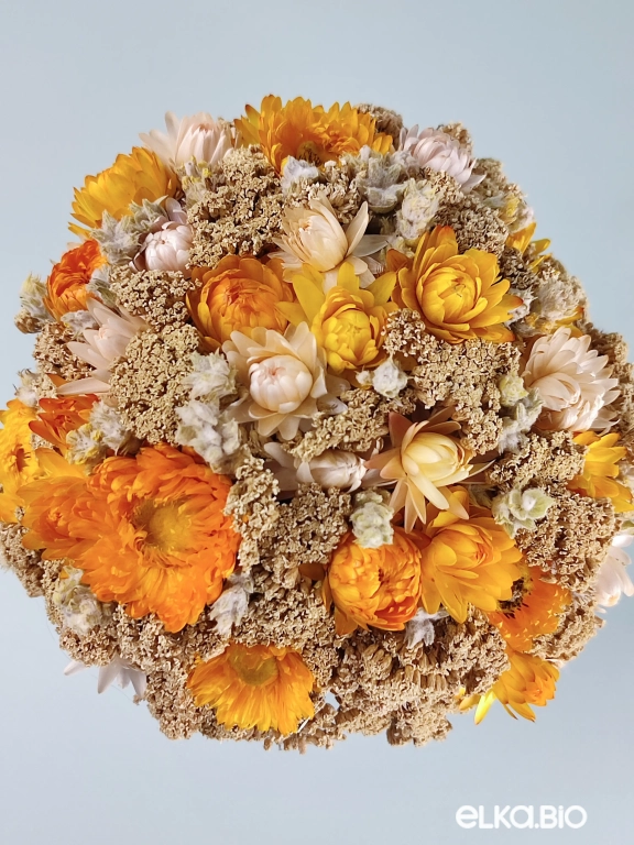 Маленький букет из гелихризума и тысячелистника Т153-B103