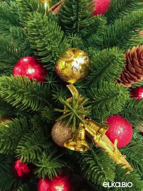 Настольная новогодняя елка из хвои и шаров Вечная классика Т106-В80 Настольная новогодняя елка из хвои и шаров Вечная классика Т106-В80