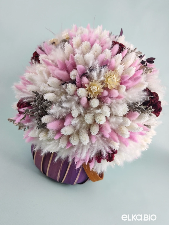 Корзина с бордовыми, розовыми и белыми сухоцветами Ю69-B105