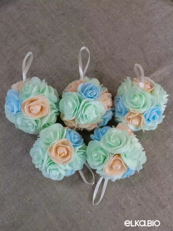 Шар из фоамирановых цветков  Небо в ладонях А41-В40