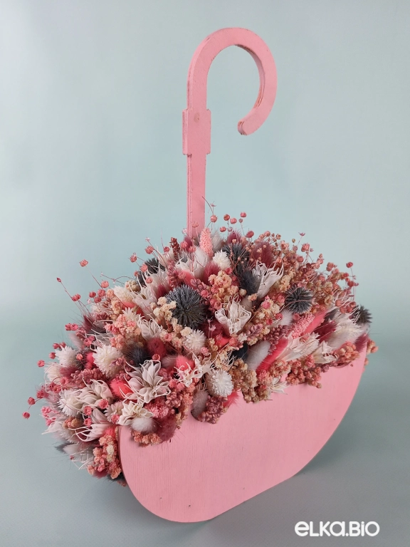 Композиция из розовых сухоцветов в зонтике Т169-B104