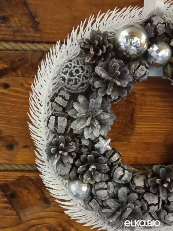 Новогодний венок из шишек Серебряный луч А64-В43