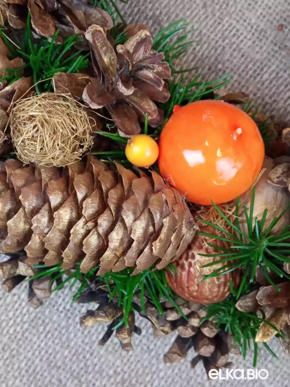 Венок из ливанского кедра, шишек ели и сосны Апельсинки Т24-В15