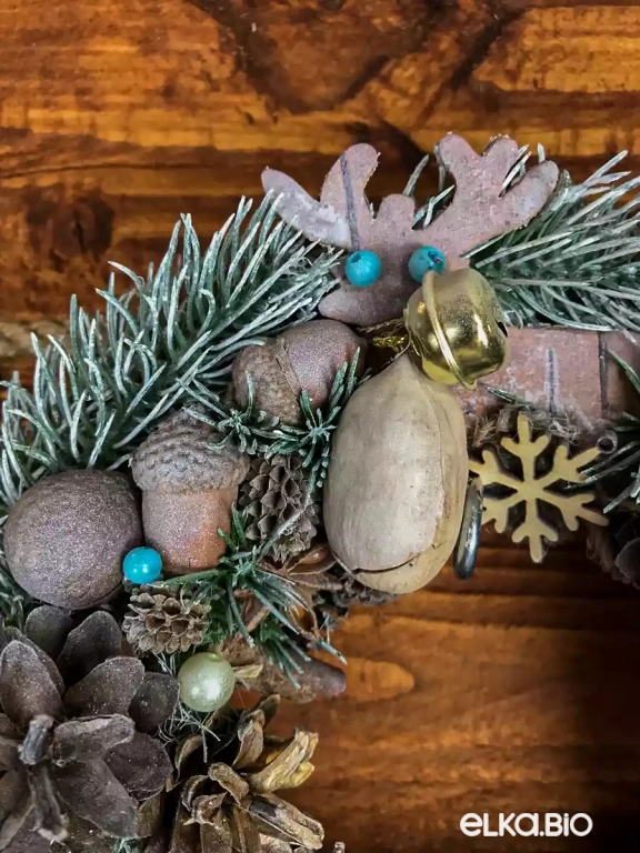 Новогодний венок из шишек Голубоглазый олень Т40-В5