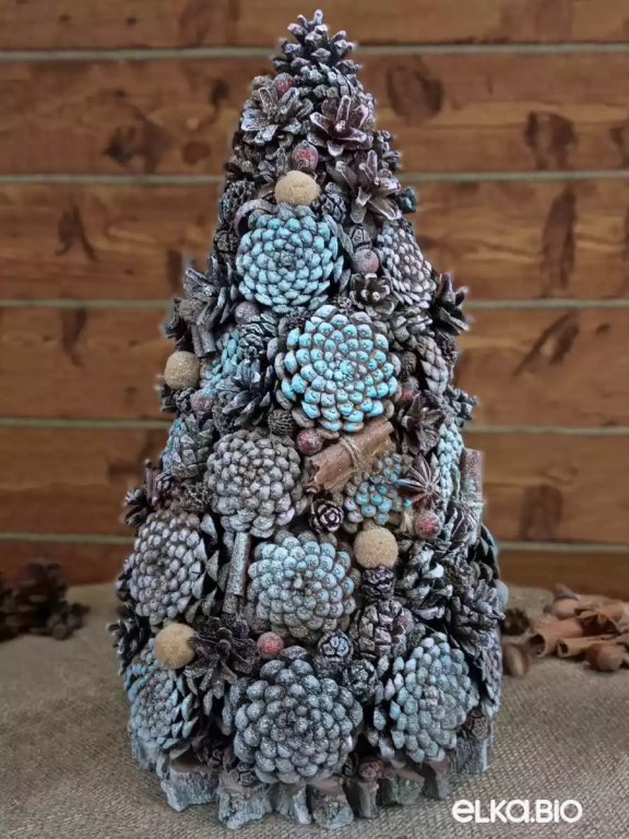 Настольная новогодняя елка из шишек Изысканная Т14-В12