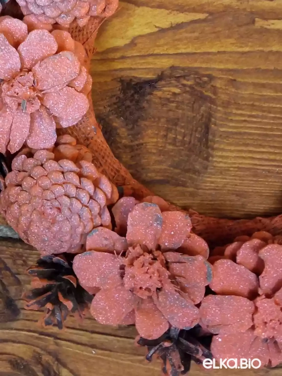 Венок декоративный из шишек Оранжевый А23-В18