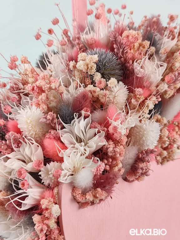 Композиция из розовых сухоцветов в зонтике Т169-B104