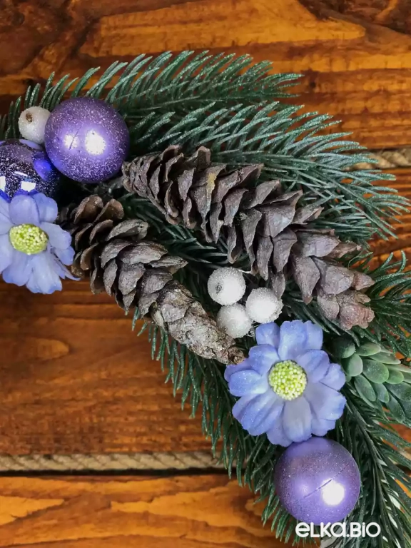 Венок декоративный из лозы и шишек А22-В5 Венок декоративный из лозы и шишек А22-В5