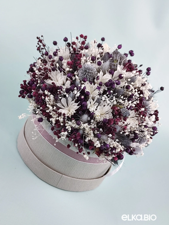 Композиция из цветов в шляпной коробке Т145-B103