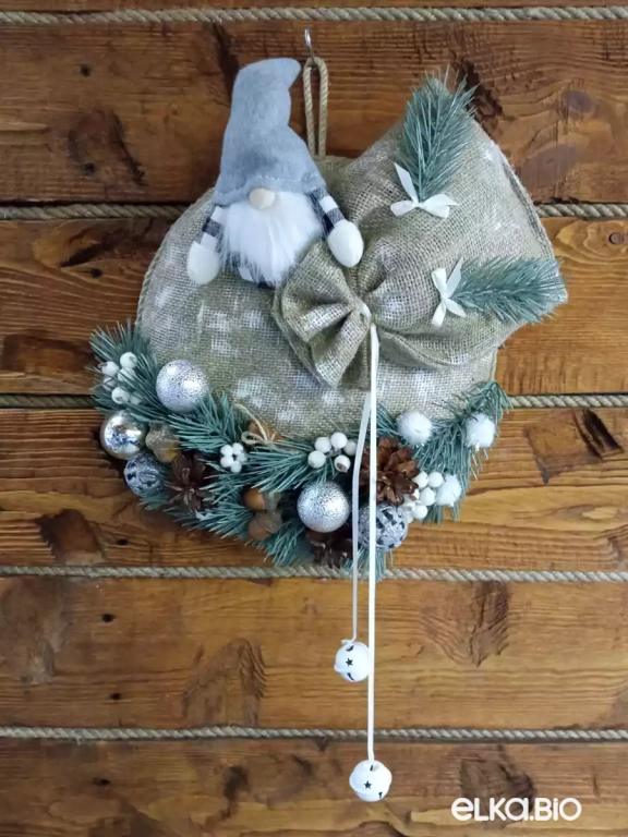 Подвесная композиция из мешковины и декора Заснеженная зима П82-В71