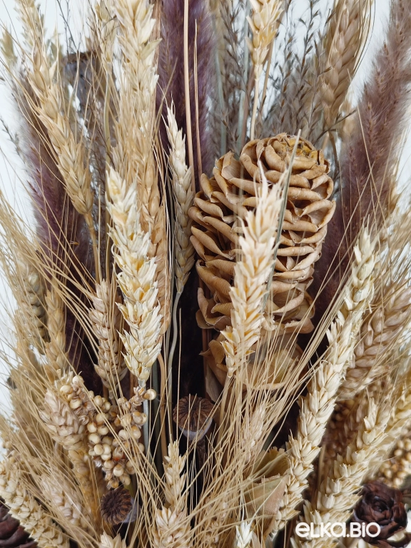 Композиция из пшеницы и сухоцветов в корзине Б89-B109