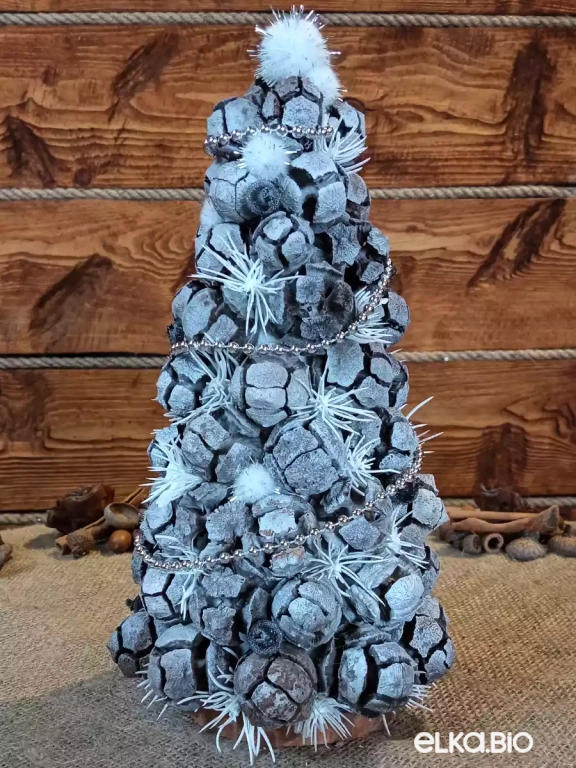 Настольная елочка из шишек кипариса Ветер Одиссеи (елка) S А36-В31