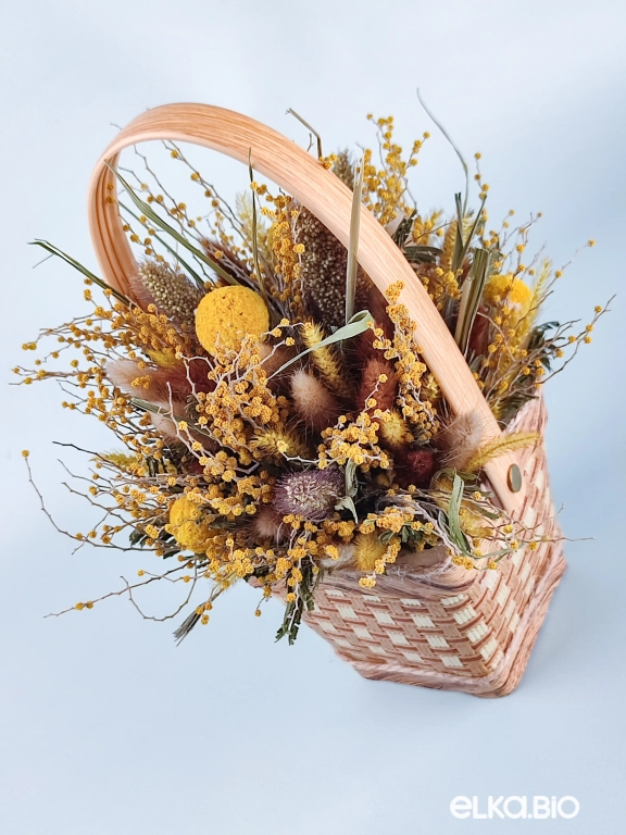 Корзина с цветами мимозы и лагуруса Т144-B103 Корзина с цветами мимозы и лагуруса Т144-B103