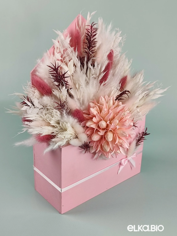 Композиция из белых и розовых сухоцветов А145-B104