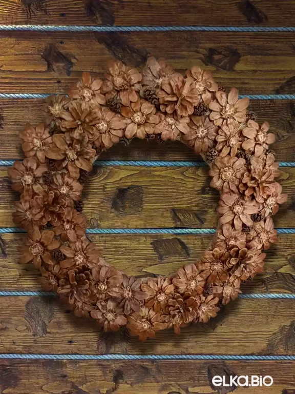 Венок декоративный из шишек Колючка П17-В13