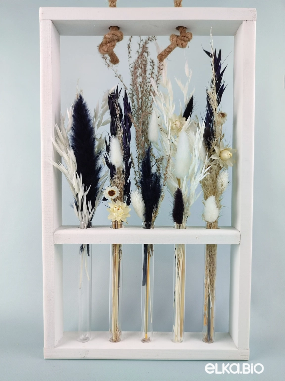 Композиция в рамке с сухоцветами в колбах А161-B108