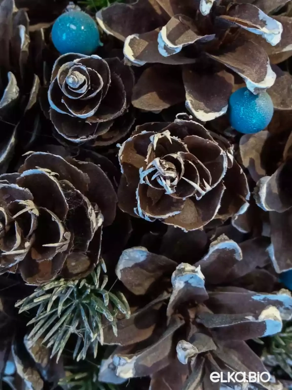 Декоративная композиция из шишек Синий вечер Т57-В31