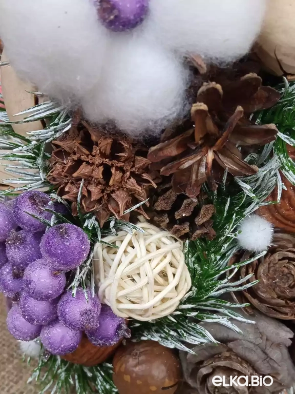 Настольная новогодняя елка из шишек Радужная П26-B12