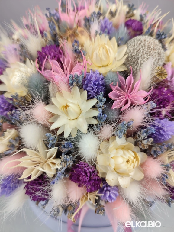 Шляпная коробка с лагурусом, гелихризумом и лавандой Т221-B111