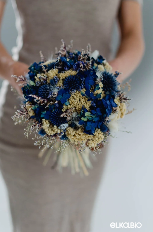 Букет с гортензией  из синих и бежевых сухоцветов Т199-B111 Букет с гортензией  из синих и бежевых сухоцветов Т199-B111