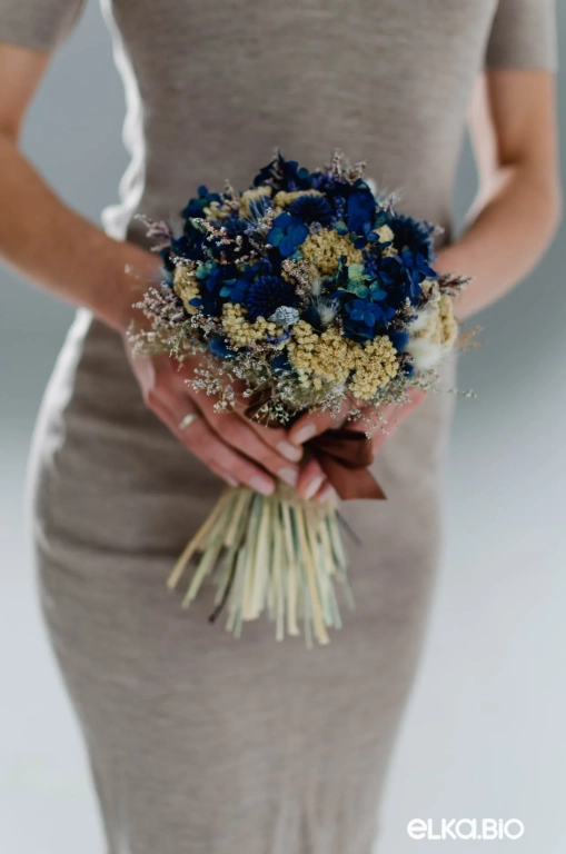 Букет с гортензией  из синих и бежевых сухоцветов Т199-B111 Букет с гортензией  из синих и бежевых сухоцветов Т199-B111