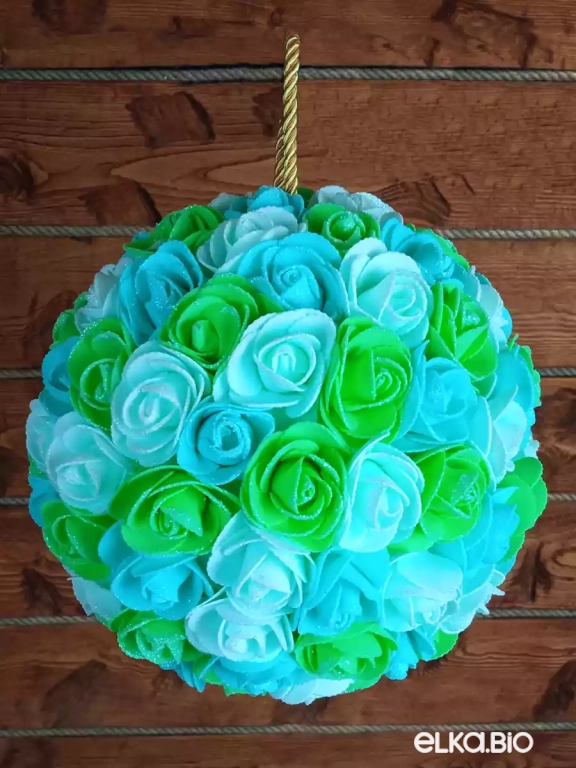 Декоративный шар из цветов Фиеста (средний) М22-В26