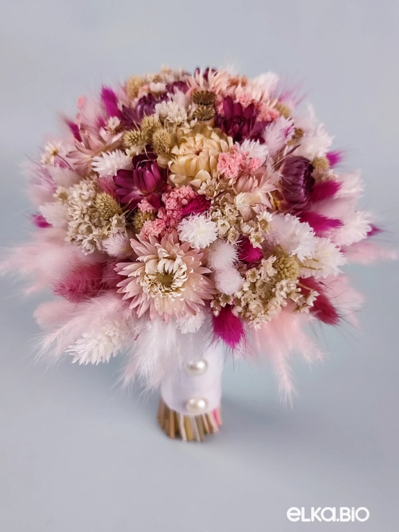 Розовый букет из лагуруса, гипсофилы и гелихризума Т196-B106