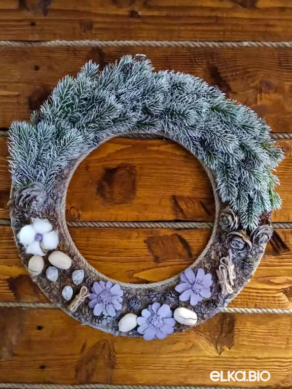 Венок декоративный из хвои и шишек Прохладный вечер П42-В18