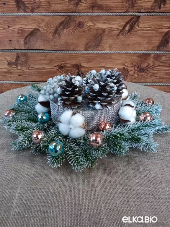 Новогодняя композиция из хвои и шишек Сказочный лес П27-В72