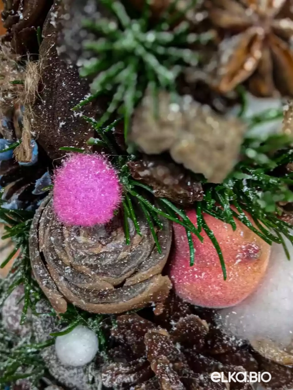 Настольная елочка из шишек Нежная малышка Т7-В10 Настольная елочка из шишек Нежная малышка Т7-В10