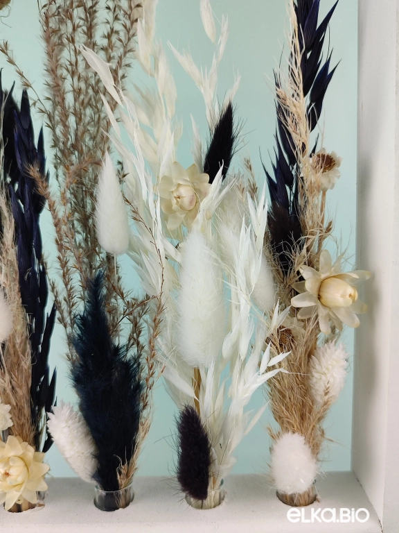 Композиция в рамке с сухоцветами в колбах А161-B108