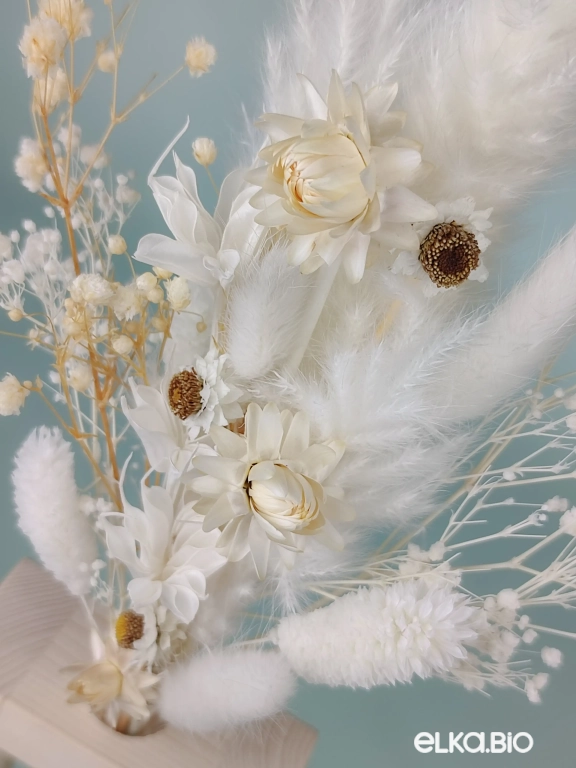 Композиция в колбе из белых сухоцветов А160-B106